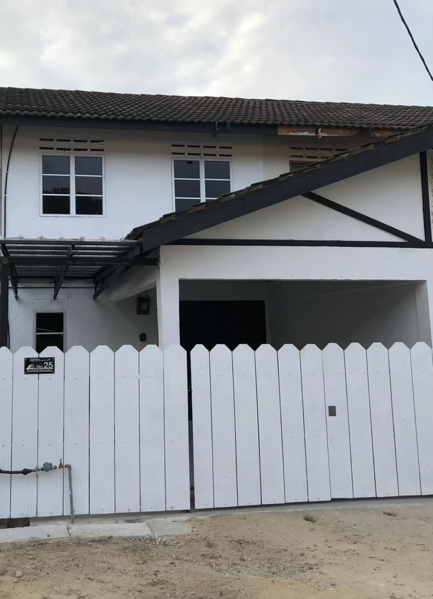 Shahanis Homestay. A Hotel-like Experience! * Kijal